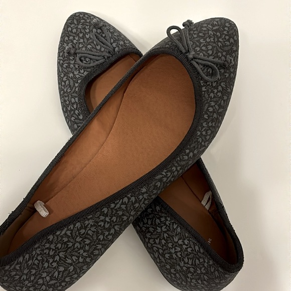 GAP Women's Gray Floral Pattern Flats Shoes - Picture 1 of 10